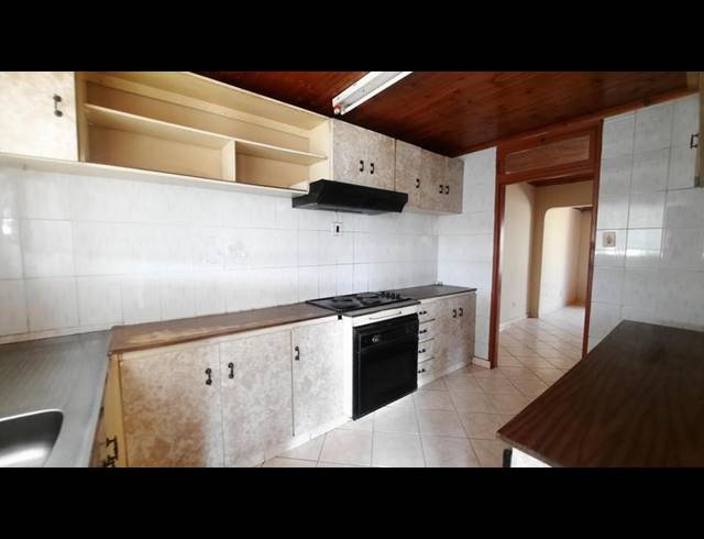 3 BEDROOM SIMPLEX FOR SALE IN CLAYFIELD